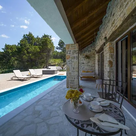 Karla Villa Pridraga